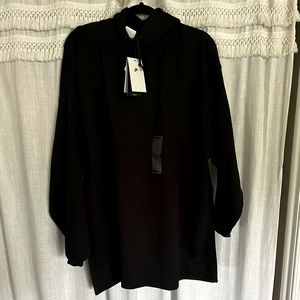 Nike sweatshirt oversized fit with split hem.
